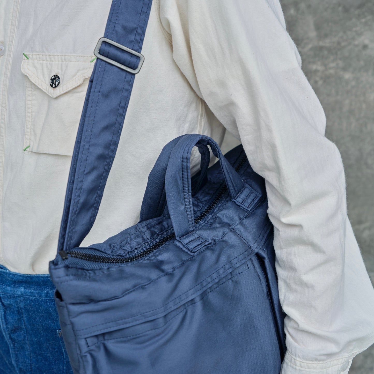 U.S.A.F. HELMET BAG NAVY MEDIUM
