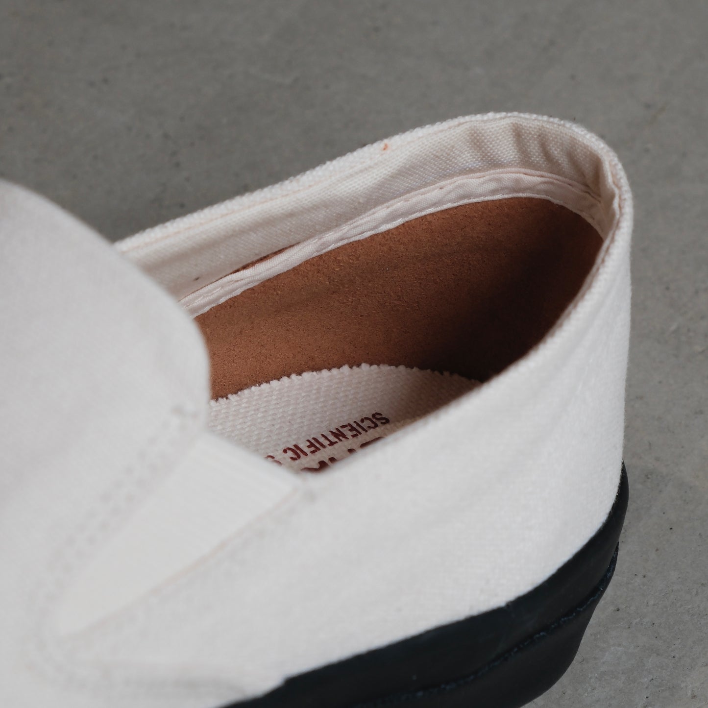 WAKOUWA SLIP ON BLACK SOLE NATURAL