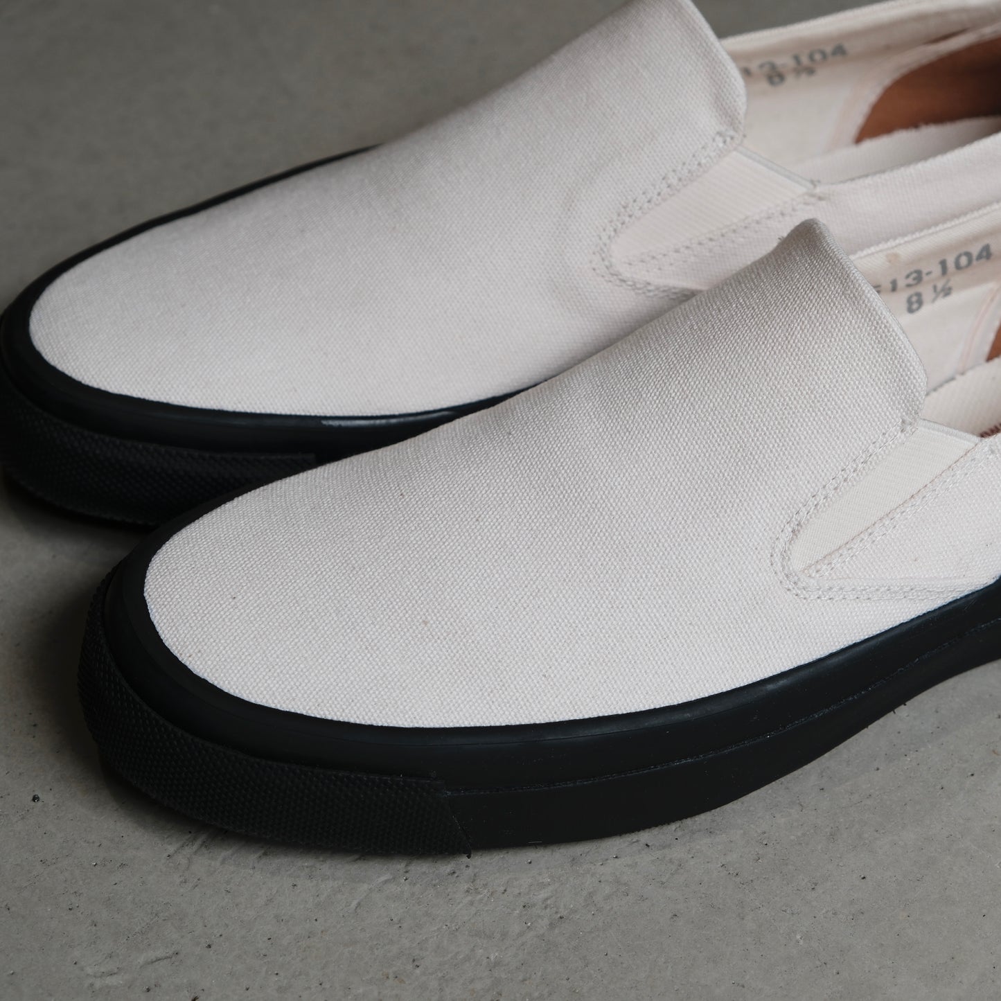 WAKOUWA SLIP ON BLACK SOLE NATURAL