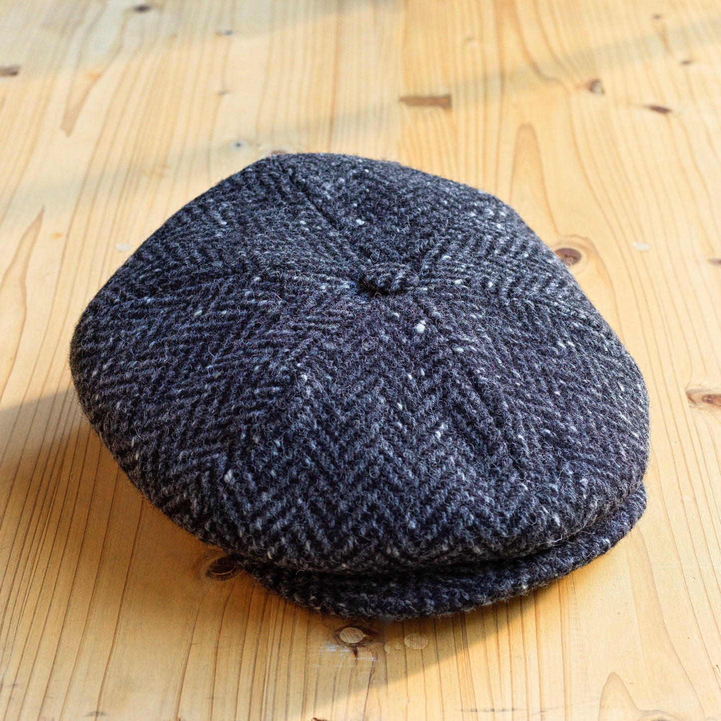 BELGIAN NEWSBOY CAP DONEGAL TWEED HRRING-BONE