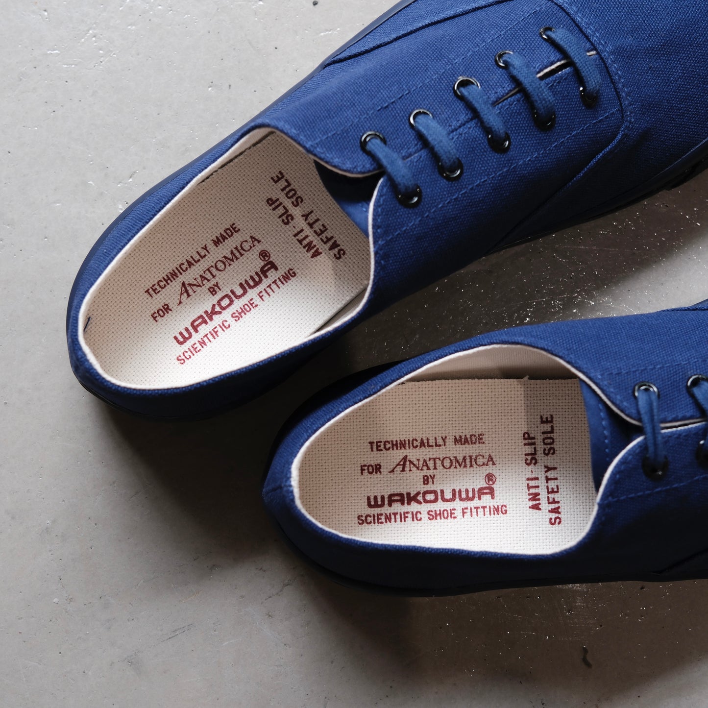 WAKOUWA LOW-TOP BLACK SOLE IK. BLUE