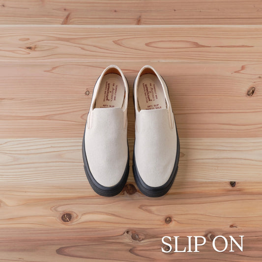 WAKOUWA SLIP ON BLACK SOLE NATURAL