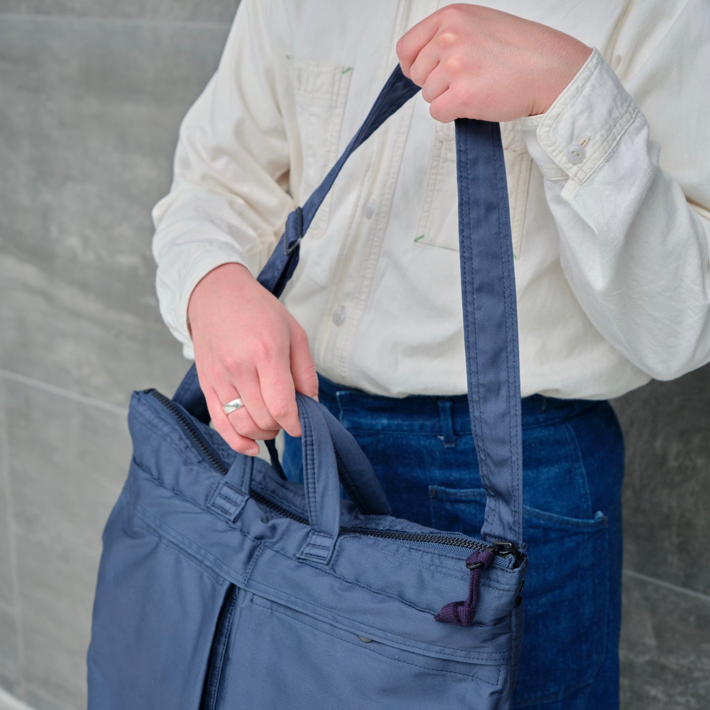 U.S.A.F. HELMET BAG NAVY MEDIUM