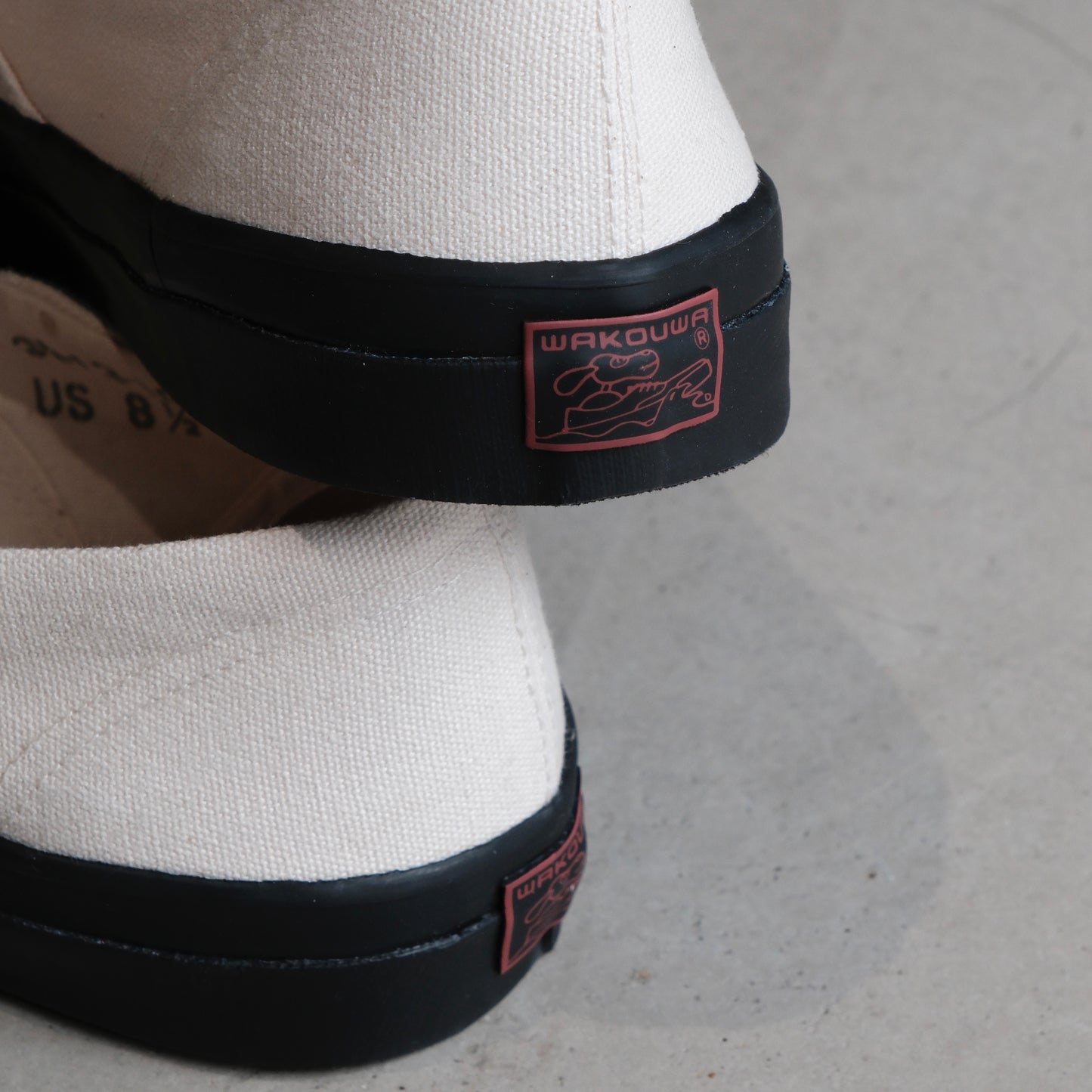 WAKOUWA SLIP ON BLACK SOLE NATURAL