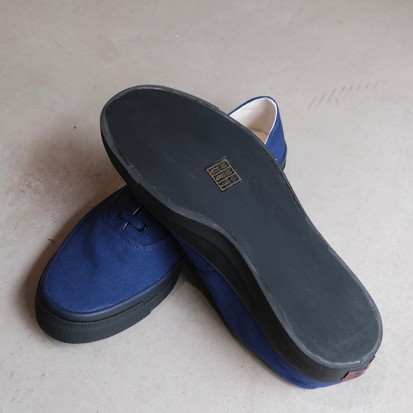WAKOUWA LOW-TOP BLACK SOLE IK. BLUE