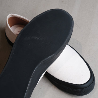 WAKOUWA SLIP ON BLACK SOLE NATURAL