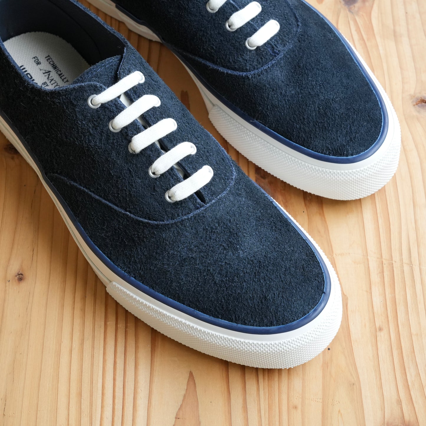 WAKOUWA LOW-TOP SUEDE UNLINED