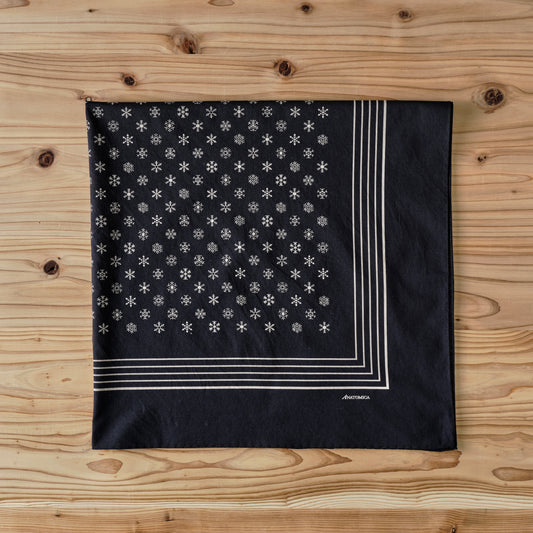 SQUARE SCARF SNOWFLAKES