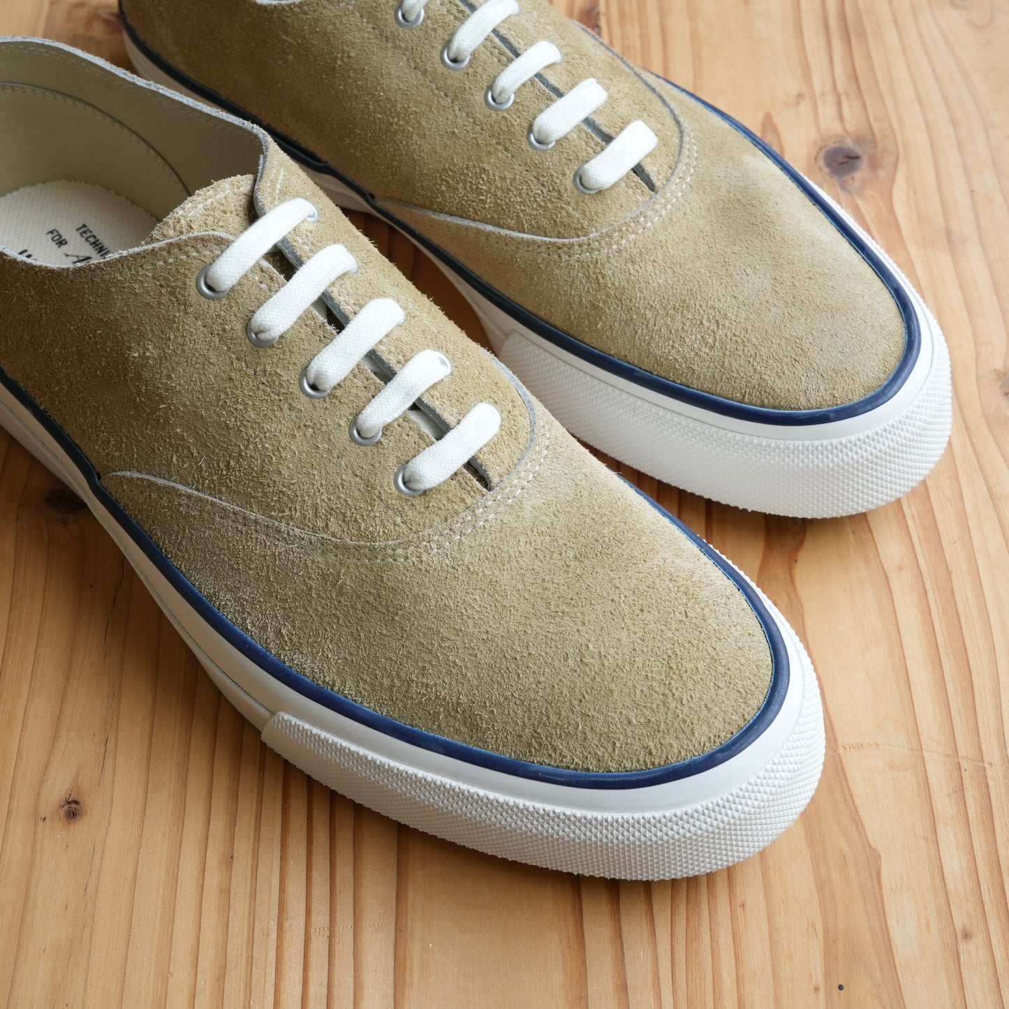 WAKOUWA LOW-TOP SUEDE UNLINED