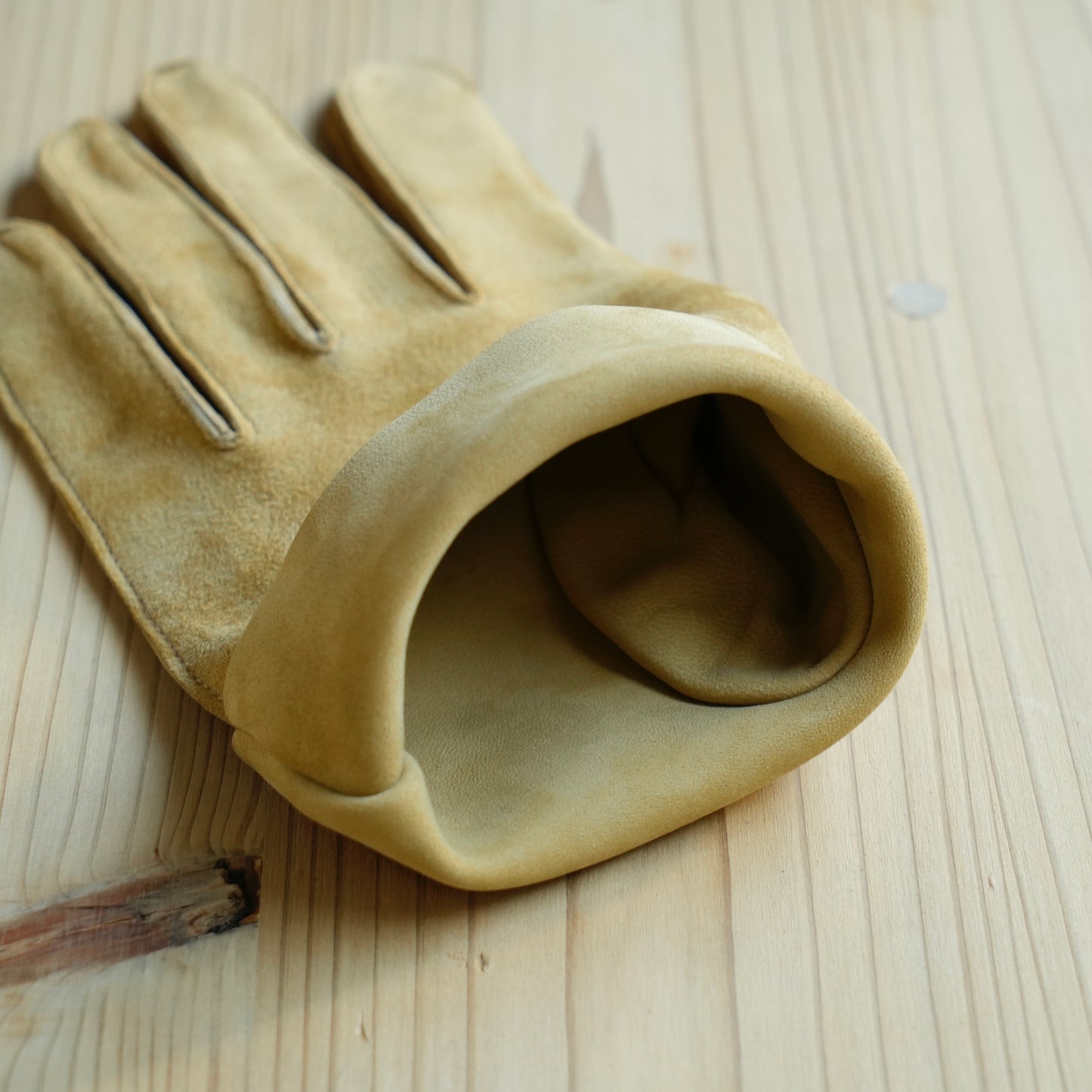 AGNELLE SAUMUR GLOVES LAMBSKIN NUBUCK UNLINED