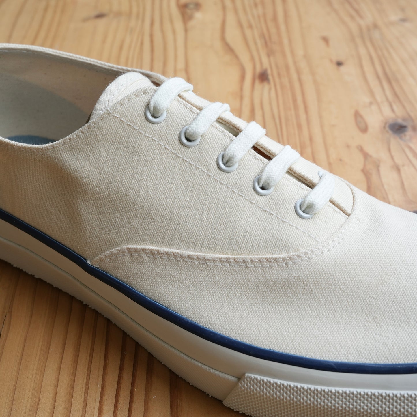 WAKOUWA LOW-TOP WHITE SOLE