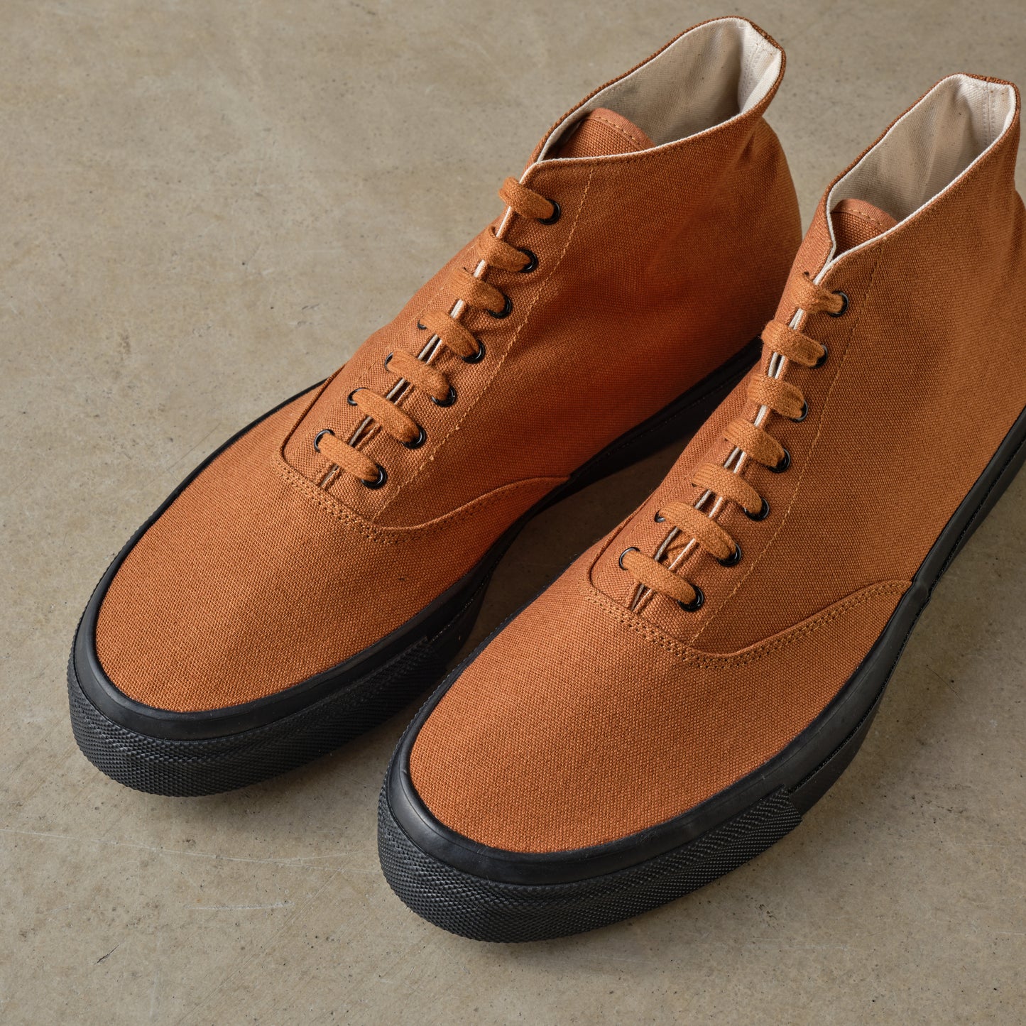 WAKOUWA HI-TOP BLACK SOLE MADE IN TAIWAN