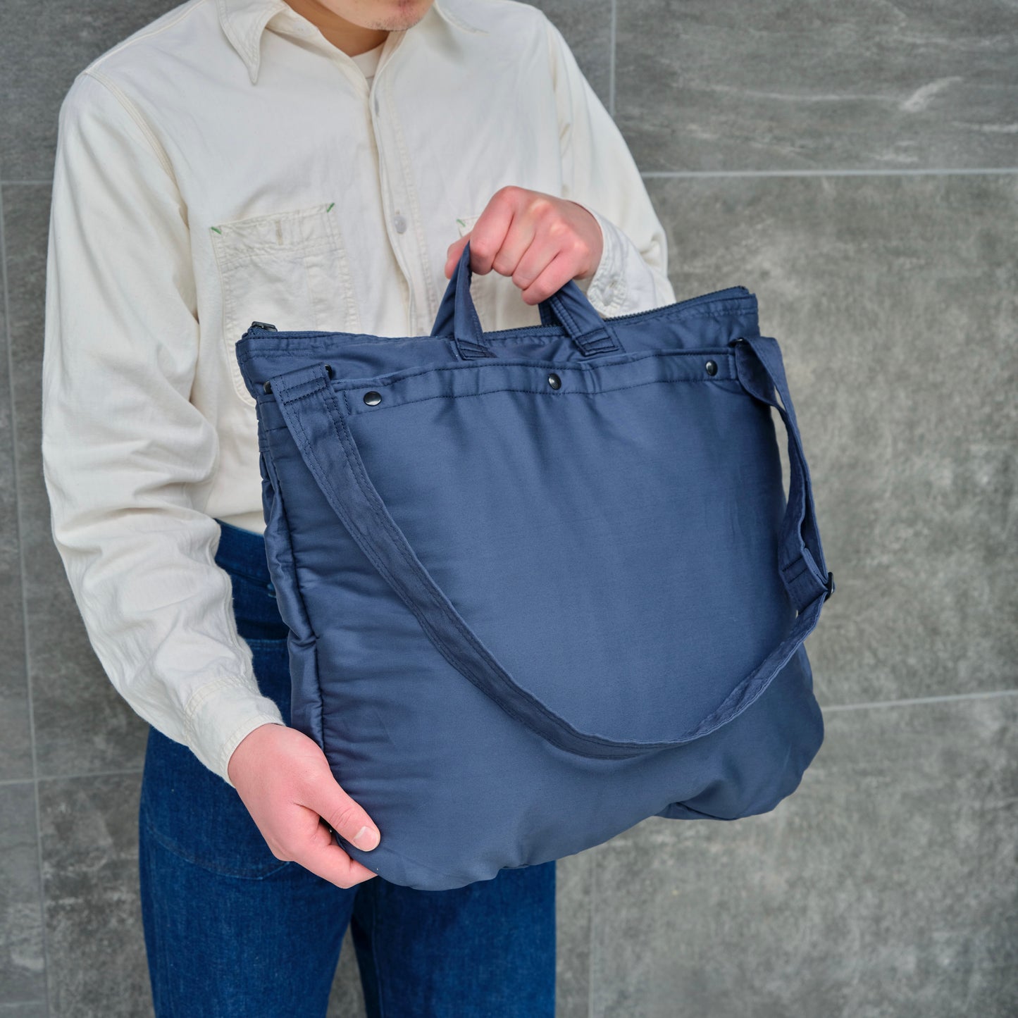 U.S.A.F. HELMET BAG NAVY MEDIUM