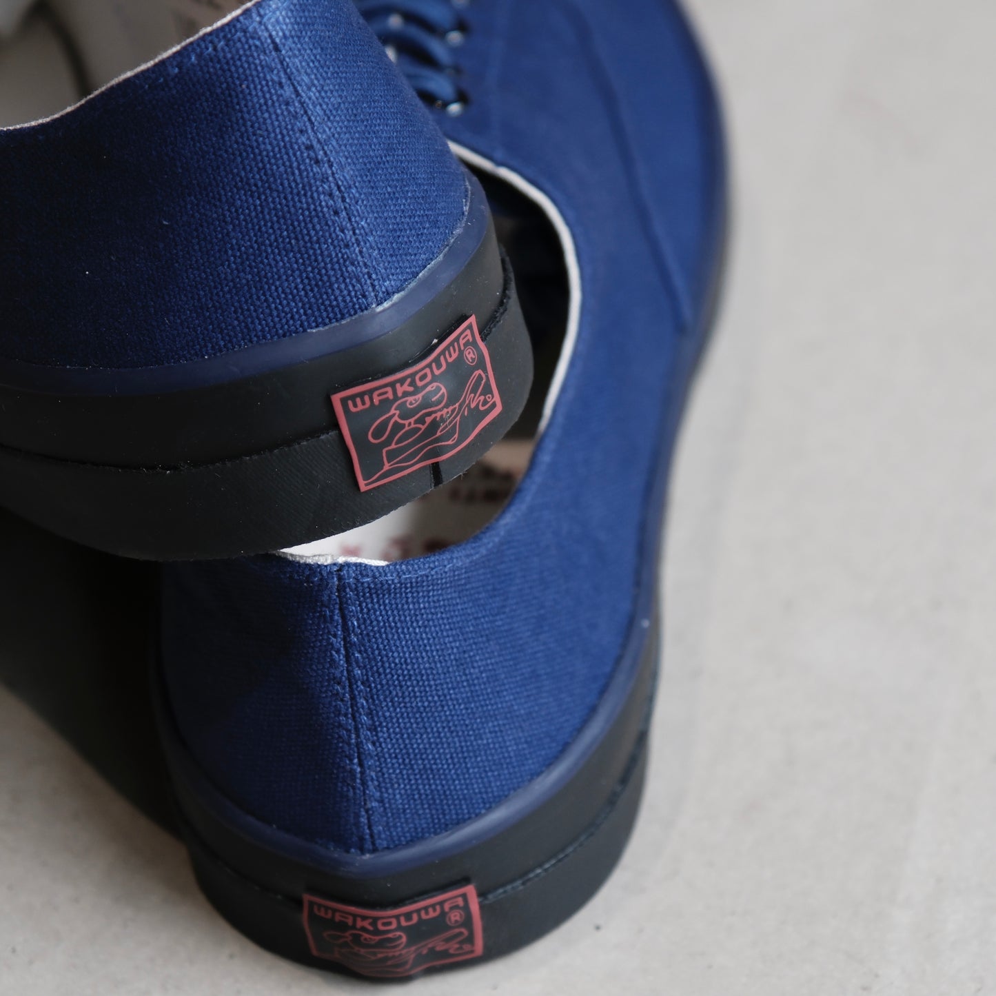 WAKOUWA LOW-TOP BLACK SOLE IK. BLUE
