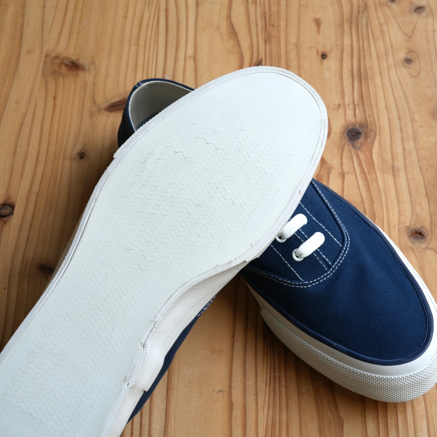 WAKOUWA LOW-TOP WHITE SOLE