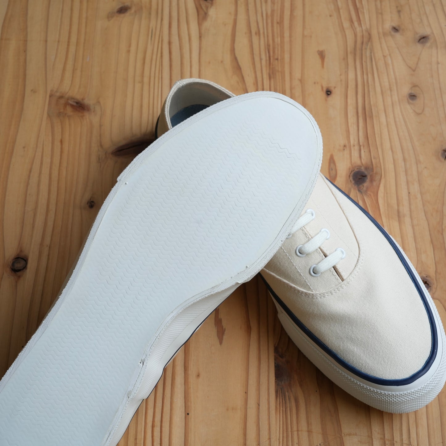 WAKOUWA LOW-TOP WHITE SOLE