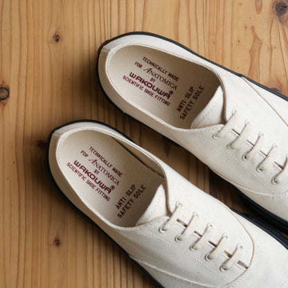 WAKOUWA LOW-TOP BLACK SOLE NATURAL