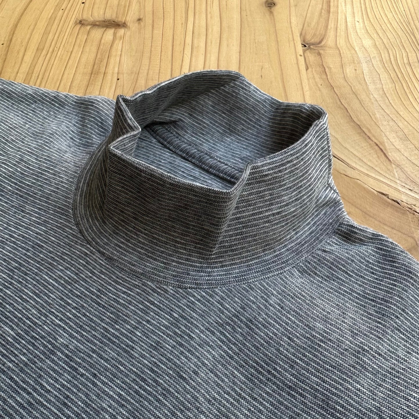 MOCK NECK TEE S/S MICRO STRIPES