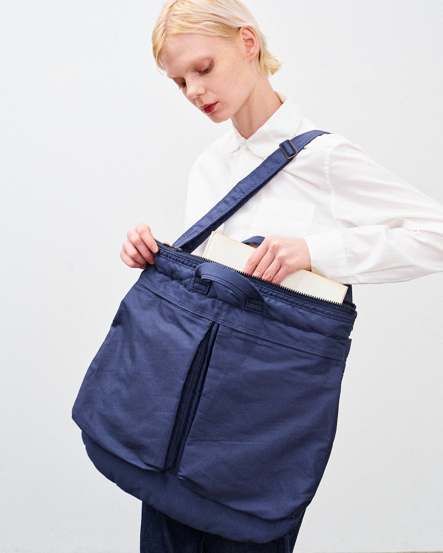 U.S.A.F. HELMET BAG NAVY MEDIUM