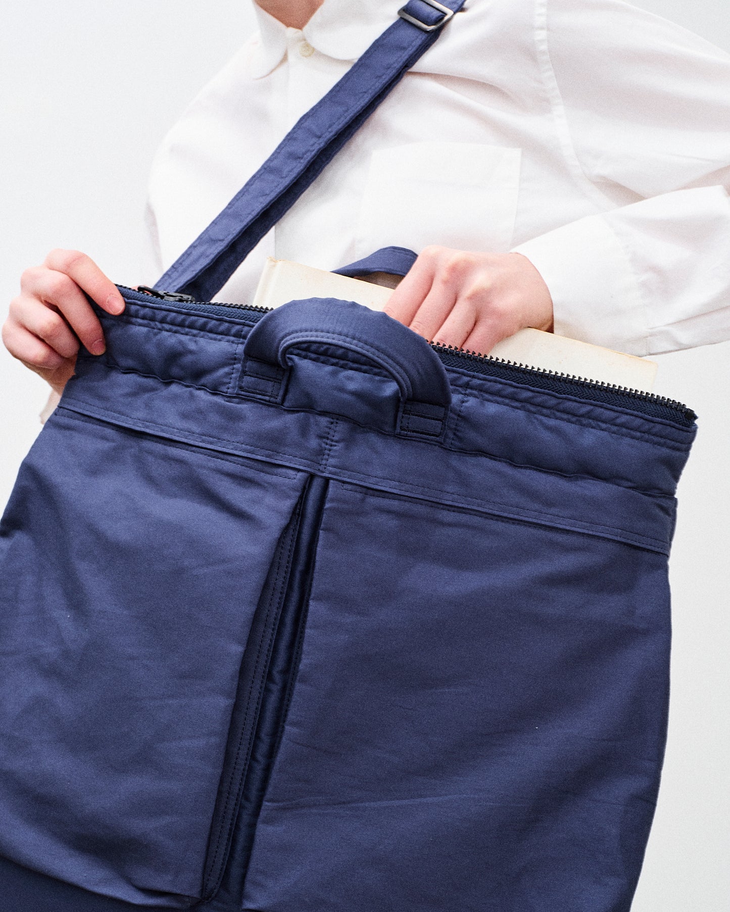 U.S.A.F. HELMET BAG NAVY MEDIUM